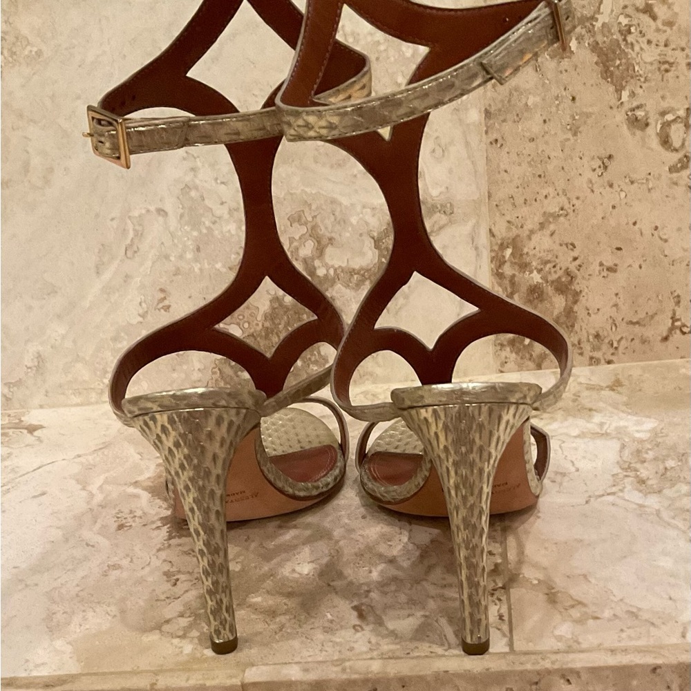ALBERTA FERRETTI GOLD GLADIATOR SANDALS SIZE 38       HEEL  4” - Picture 2 of 6